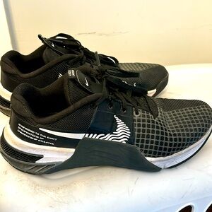 Women’s size 8.5 Nike MetCon. Lightly used. Never worn outside.